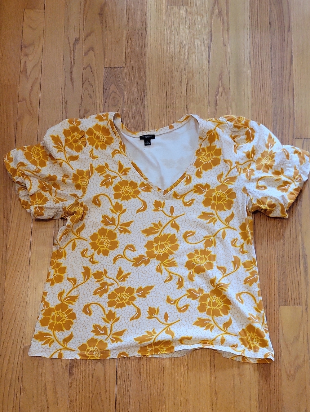 Ann Taylor Factory XL White Tee with Yellow Floral V-Neck Puff Sleeves